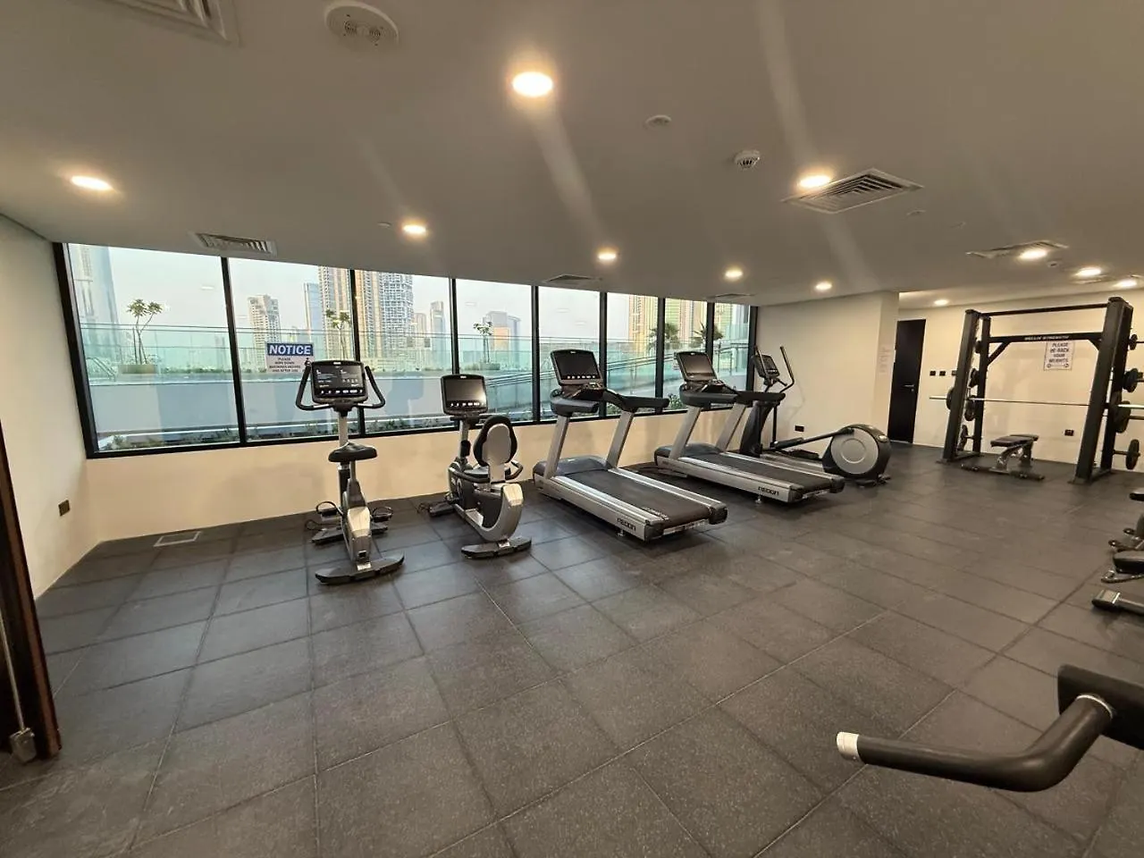 Central Stay Studio Apartment Near Cleveland And Abu Dhabi Mall