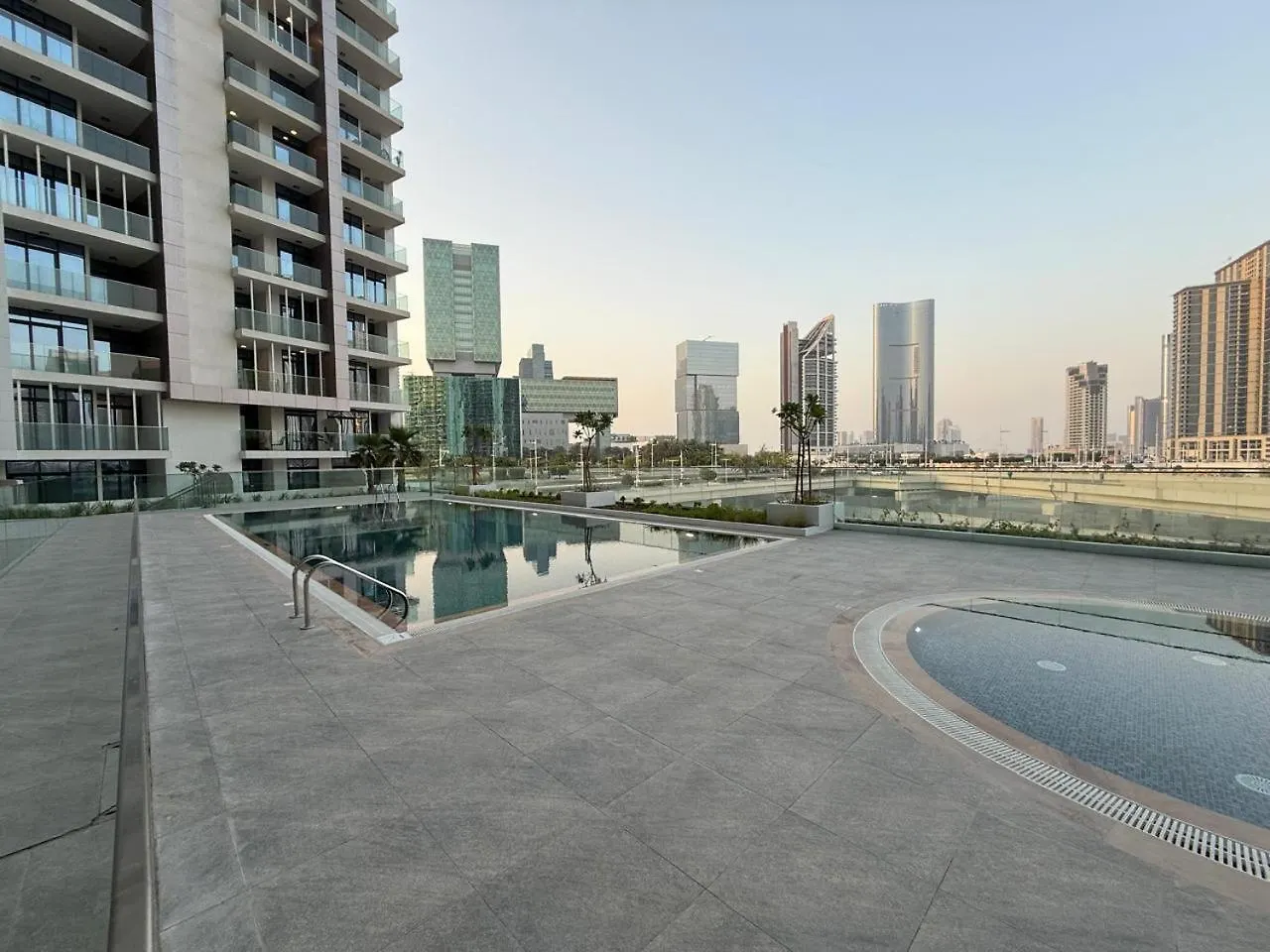 Central Stay Studio Apartment Near Cleveland And Abu Dhabi Mall