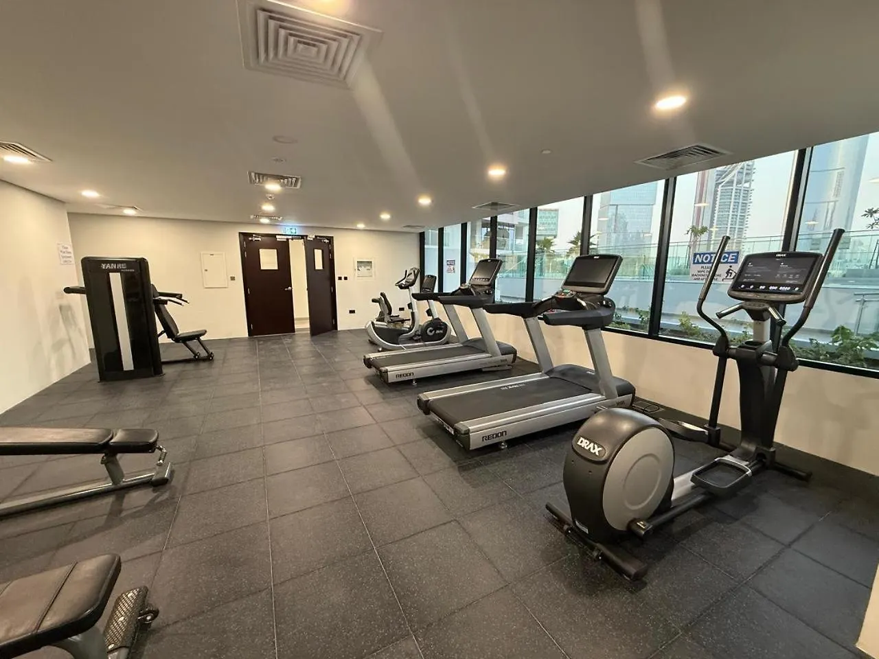 Central Stay Studio Apartment Near Cleveland And Abu Dhabi Mall 0*,